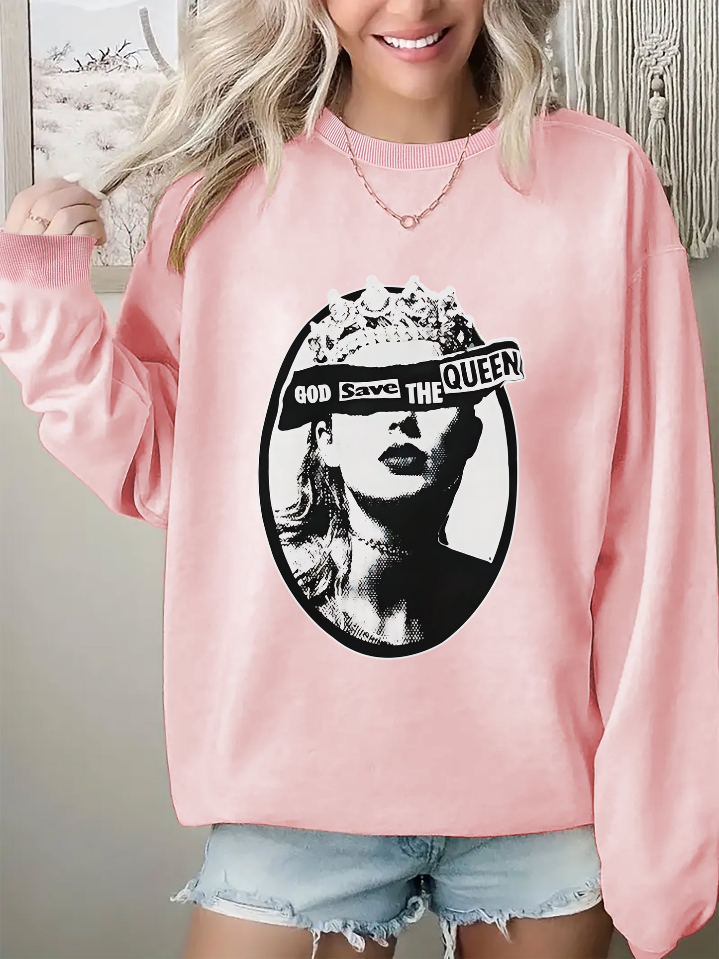 God Save The Queen" Graphic Crew Neck Sweatshirt - Casual Long Sleeve Pullover for Women, Versatile & Machine Washable, Perfect for All Seasons